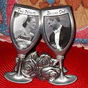 NWT,Adorable,Twin Champagne Glass,Wedding Photo Frame with Roses & Bling🌹⚘️🥂
